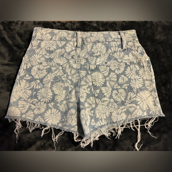 Women’s Shorts - Picture 2 of 2
